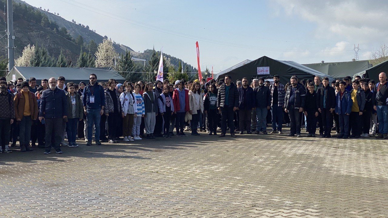 Adıyaman’da bin öğrenci çadır sınıflarda destek ve yetiştirme kurslarına başladı