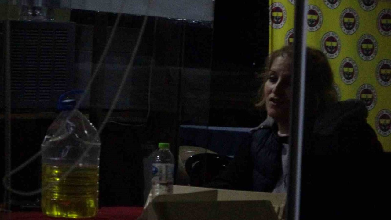 İş yerinde ailesini rehin aldı, üzerine benzin döküp bıçakla kendini yaraladı