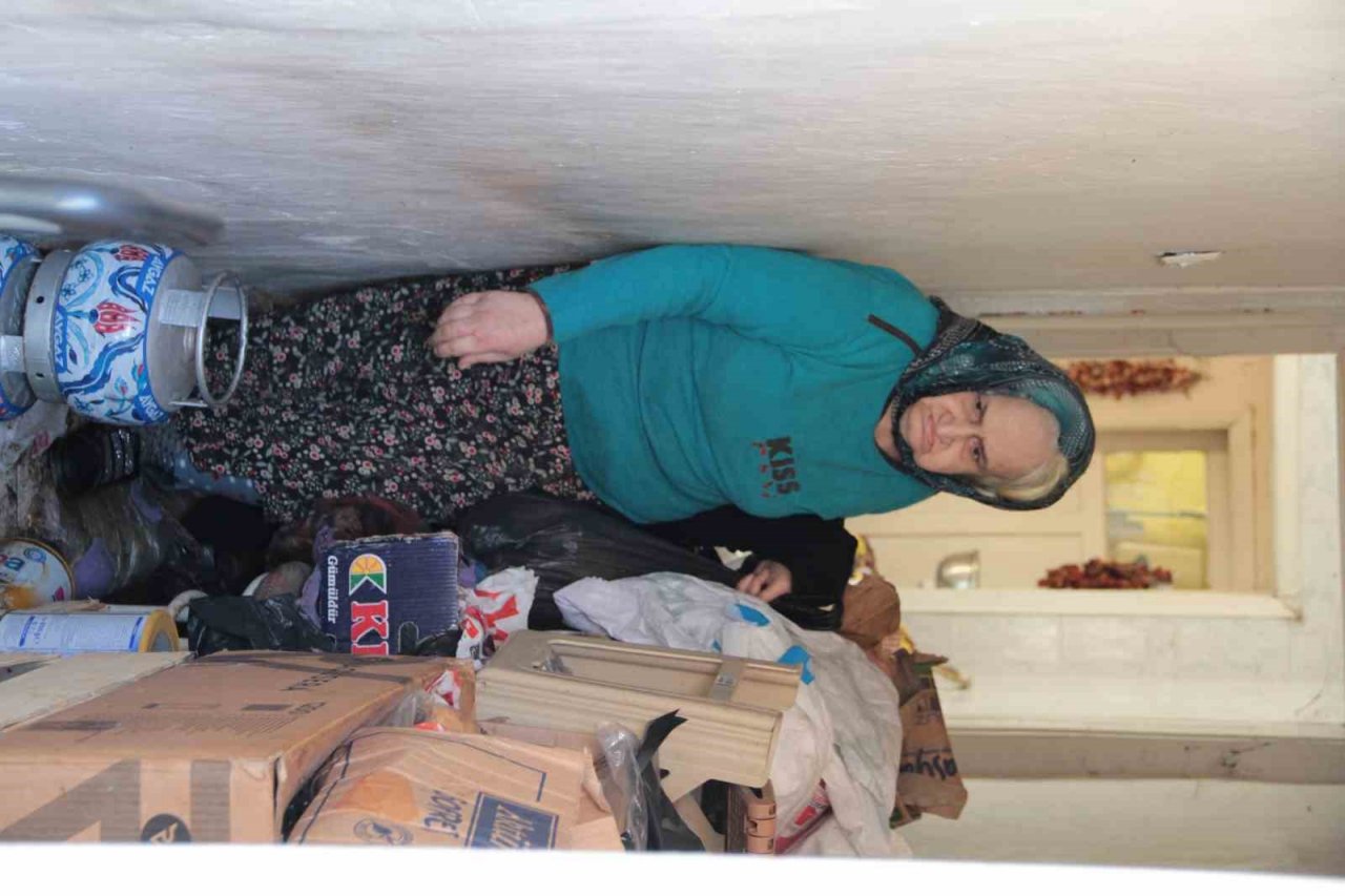 Eskişehir’de çöp evde yaşayan kadın: “Ben sağlık istemiyorum, ölmek istiyorum”