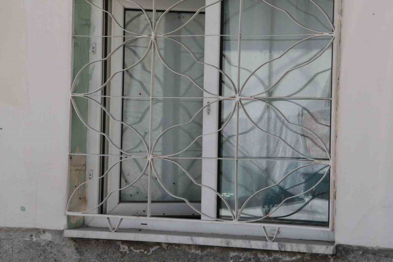 Eskişehir’de çöp evde yaşayan kadın: “Ben sağlık istemiyorum, ölmek istiyorum”