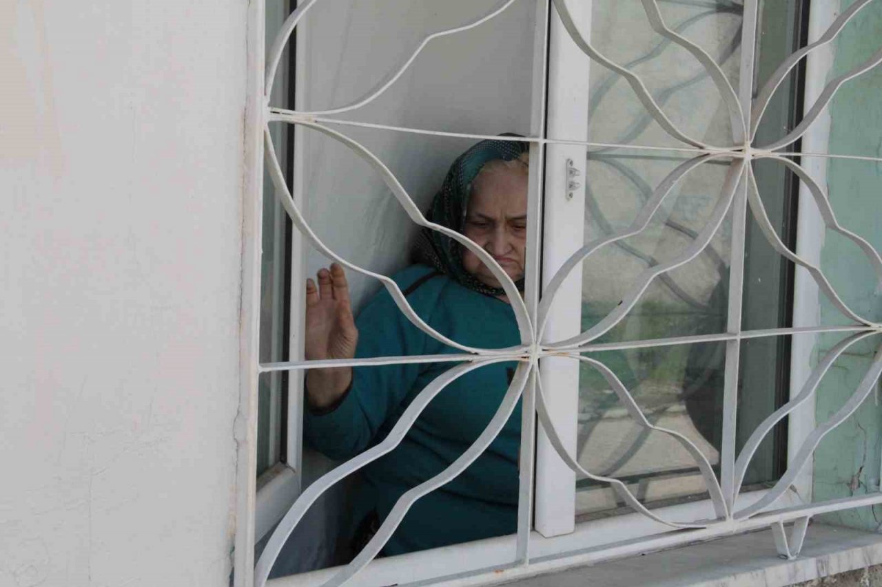 Eskişehir’de çöp evde yaşayan kadın: “Ben sağlık istemiyorum, ölmek istiyorum”