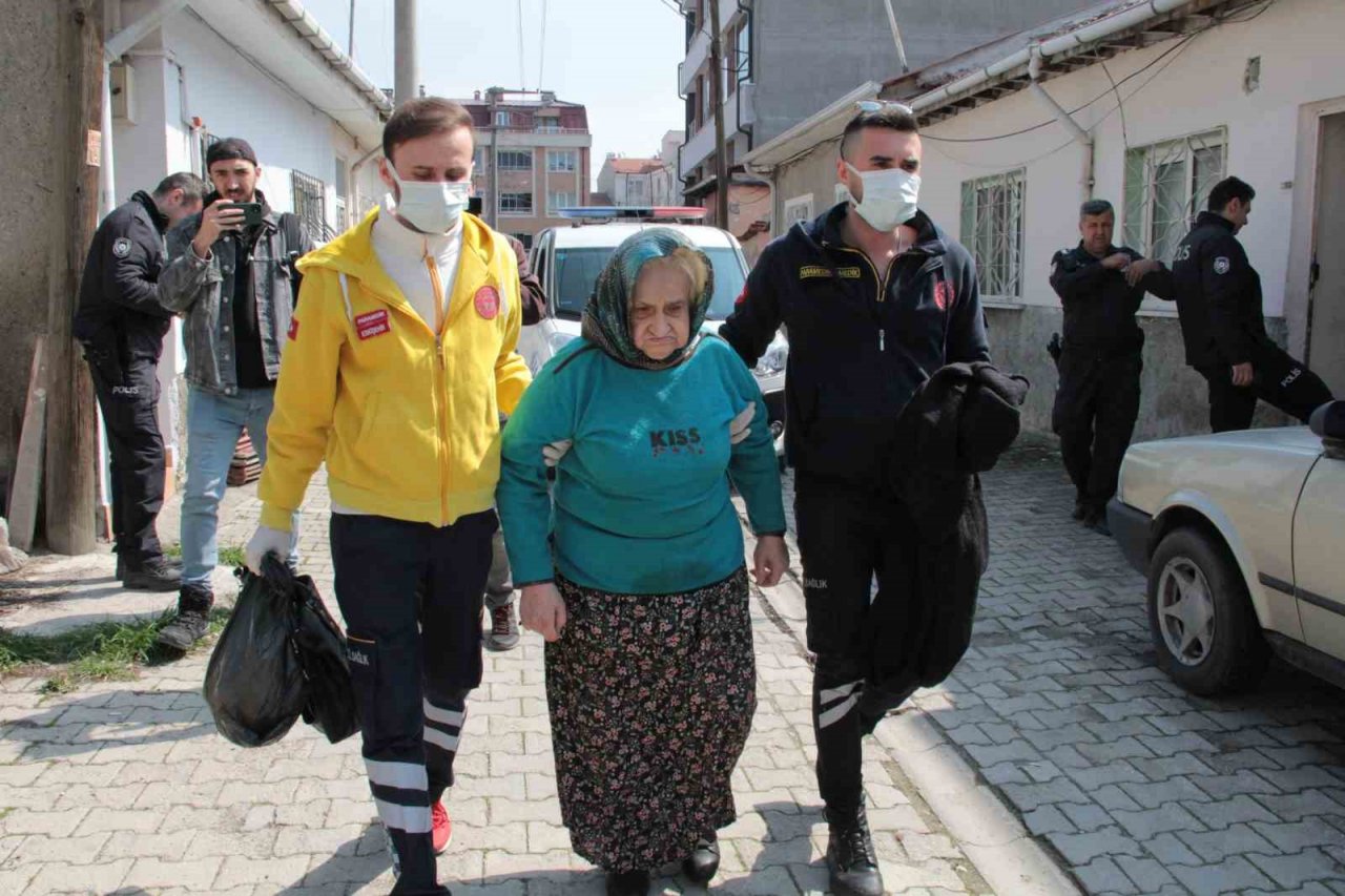 Eskişehir’de çöp evde yaşayan kadın: “Ben sağlık istemiyorum, ölmek istiyorum”