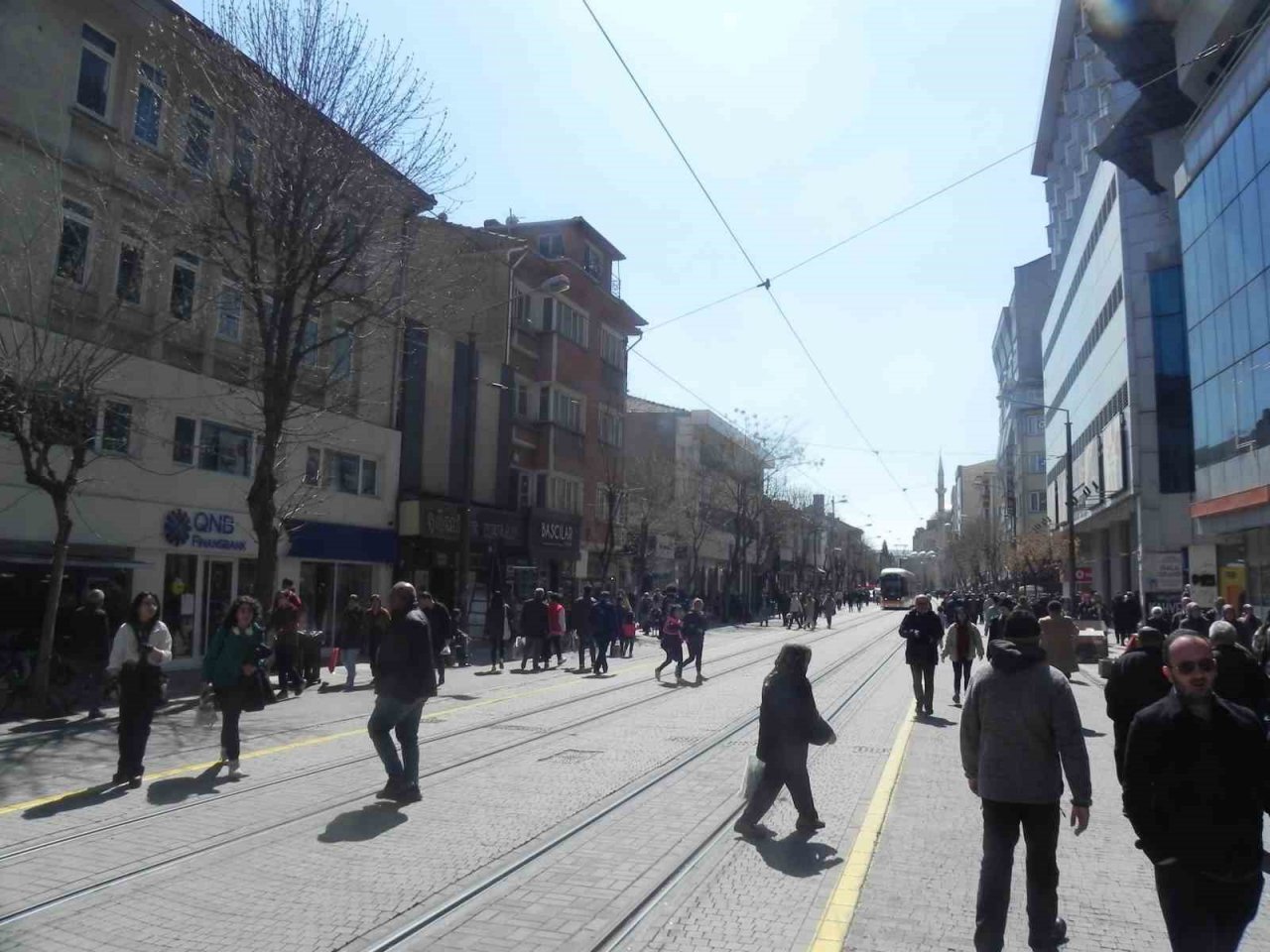 Vatandaşlar güzel havanın keyfini dışarıda çıkardı