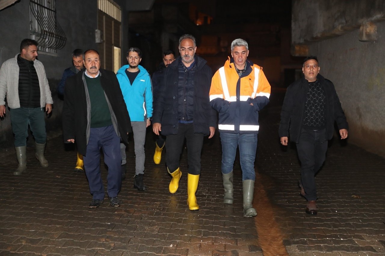 Eyyübiye’de yağış mesaisi sahura kadar sürdü