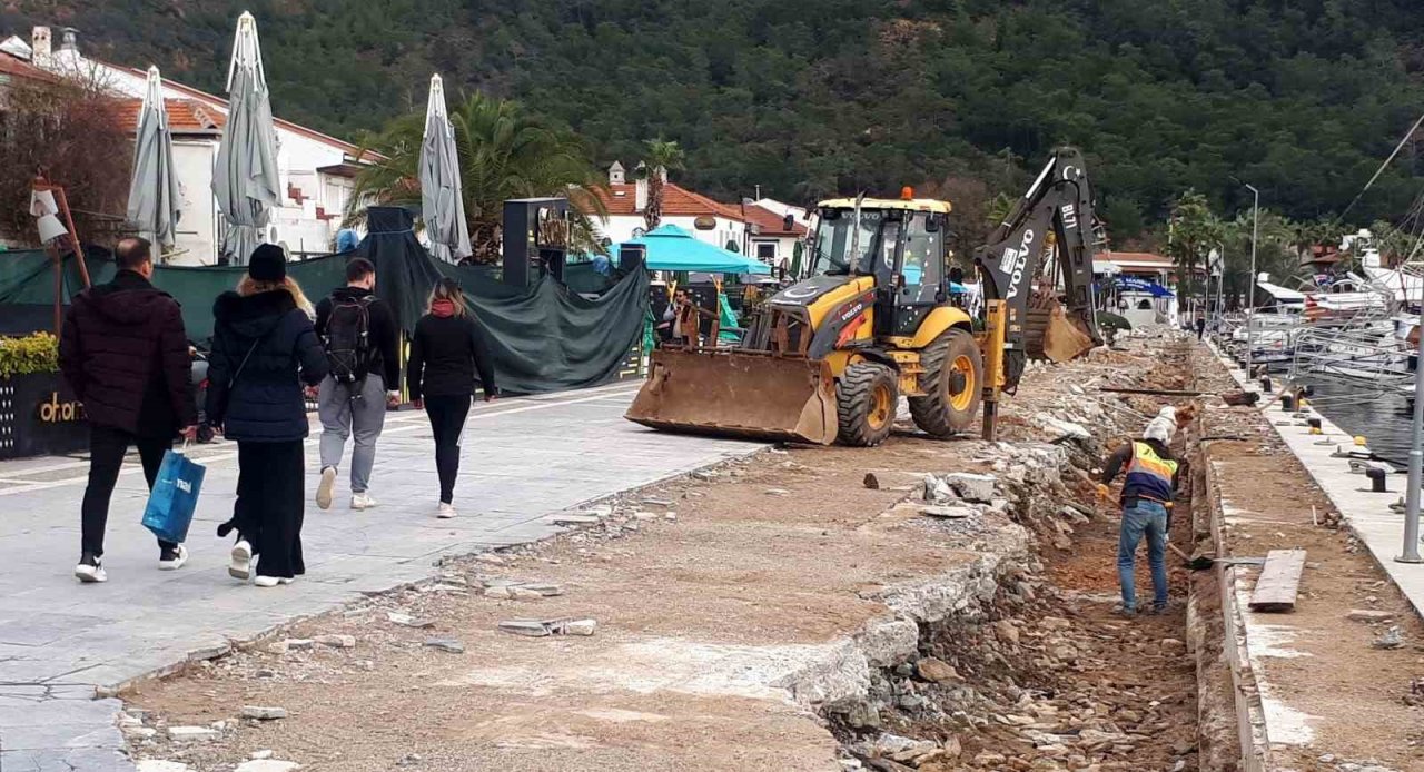 Marmaris Ticaret Odası Başkanı Ayhan; "Yat limanı inşaatı bir an önce sona ermeli"