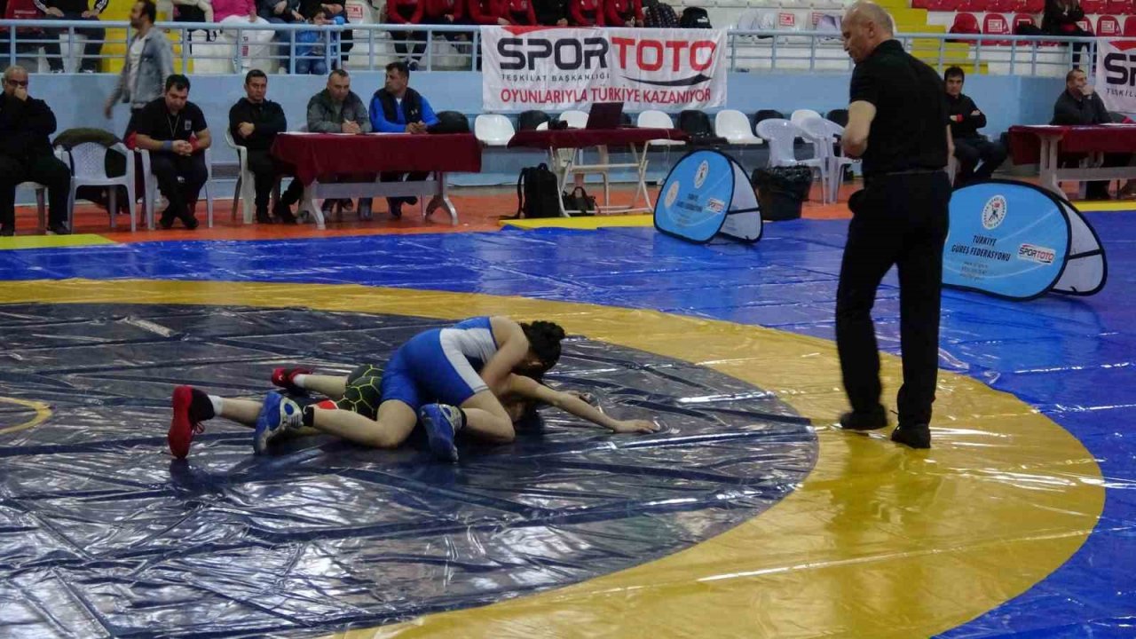 17 Yaş Altı Kadınlar Güreş Türkiye Şampiyonası heyecanı Yozgat’ta başladı