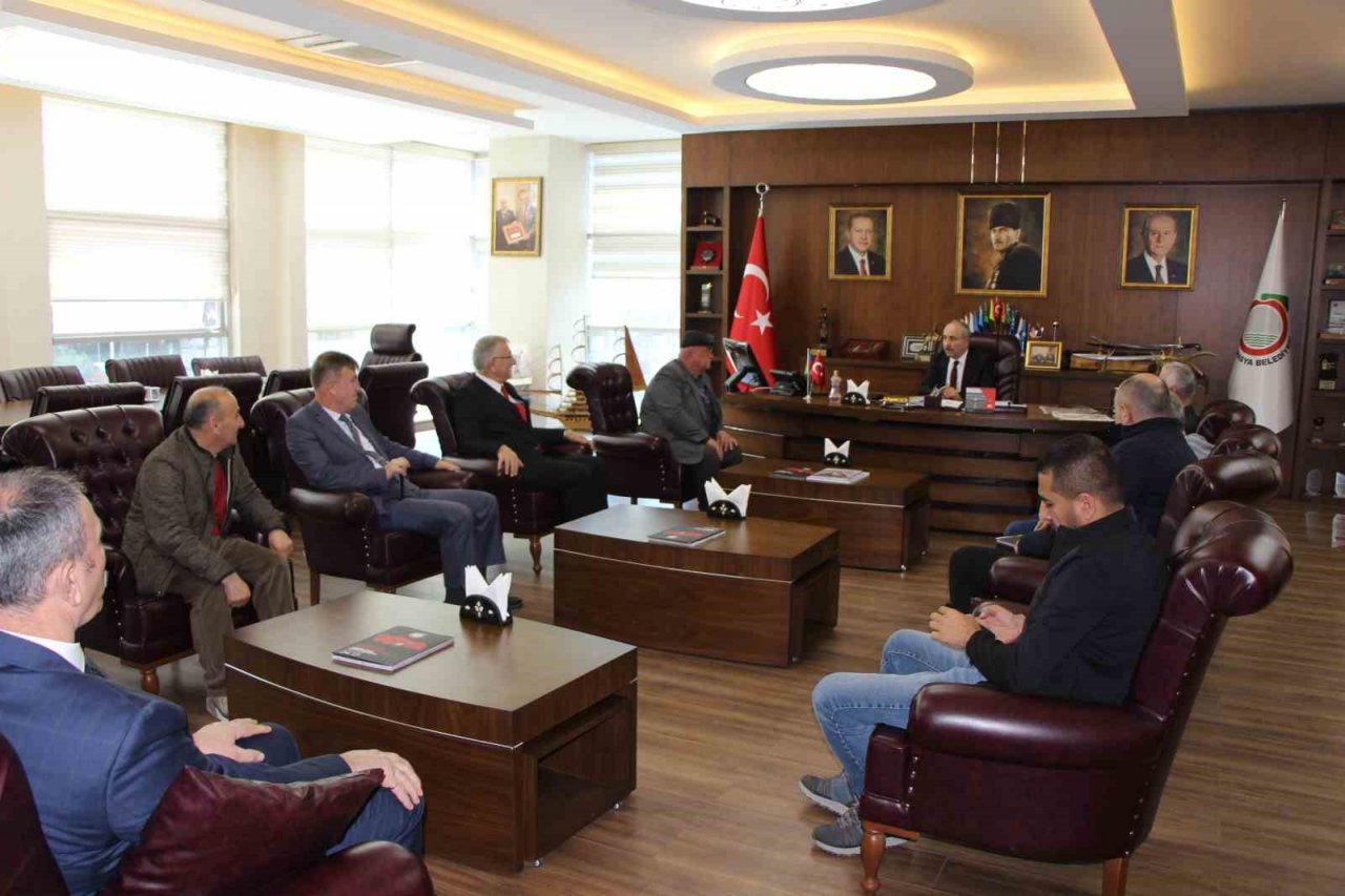 Amasya’nın yeni Belediye Başkanı Çelik: “Çiçek göndermeyin, depremzedeler için bağış yapın”