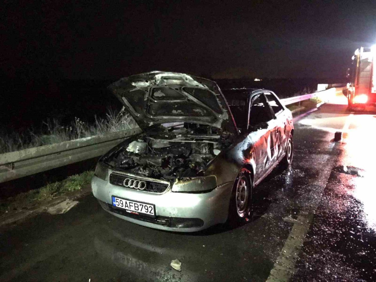Tekirdağ’da seyir halindeki otomobil yandı