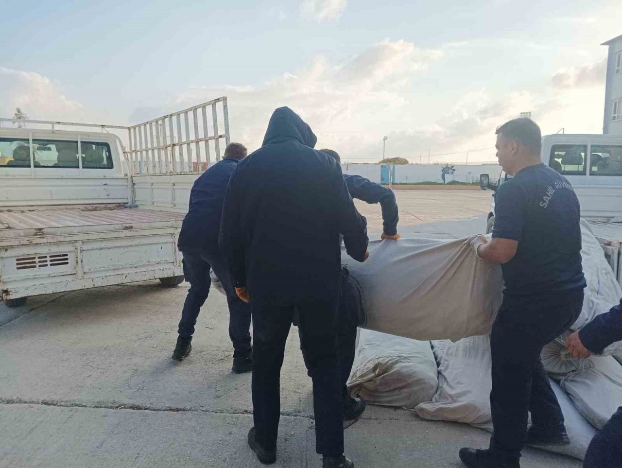 Samandağ’a çadır desteği sürüyor