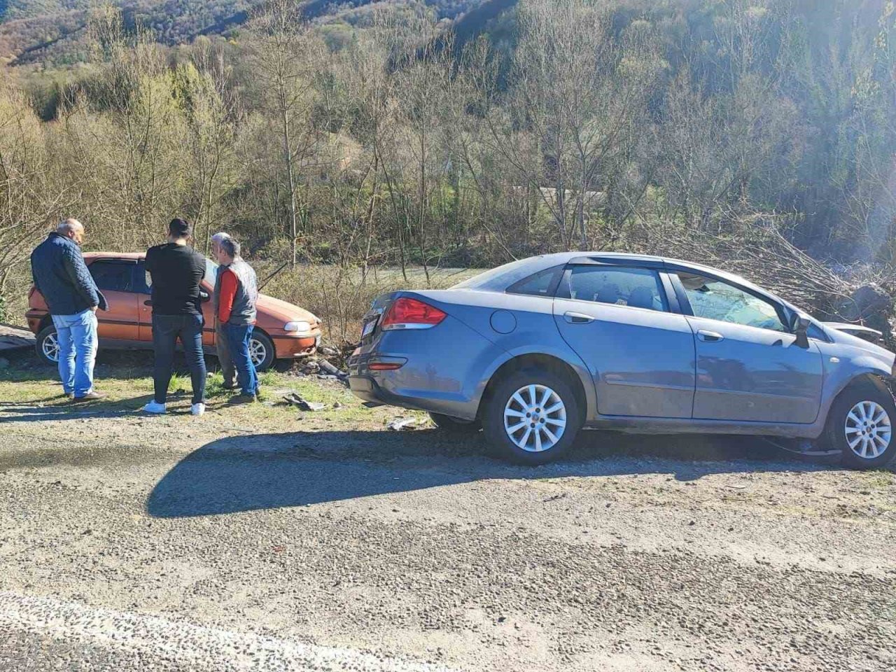 Karabük’te otomobiller çarpıştı: 1’i ağır 2 yaralı
