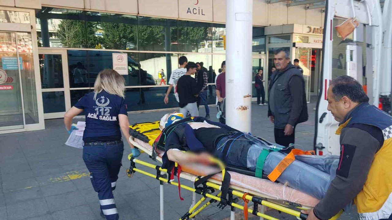 Karabük’te otomobiller çarpıştı: 1’i ağır 2 yaralı