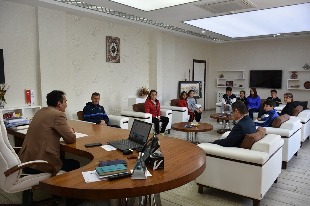 Karamanlı sporcular Bursa’dan madalyalarla döndü