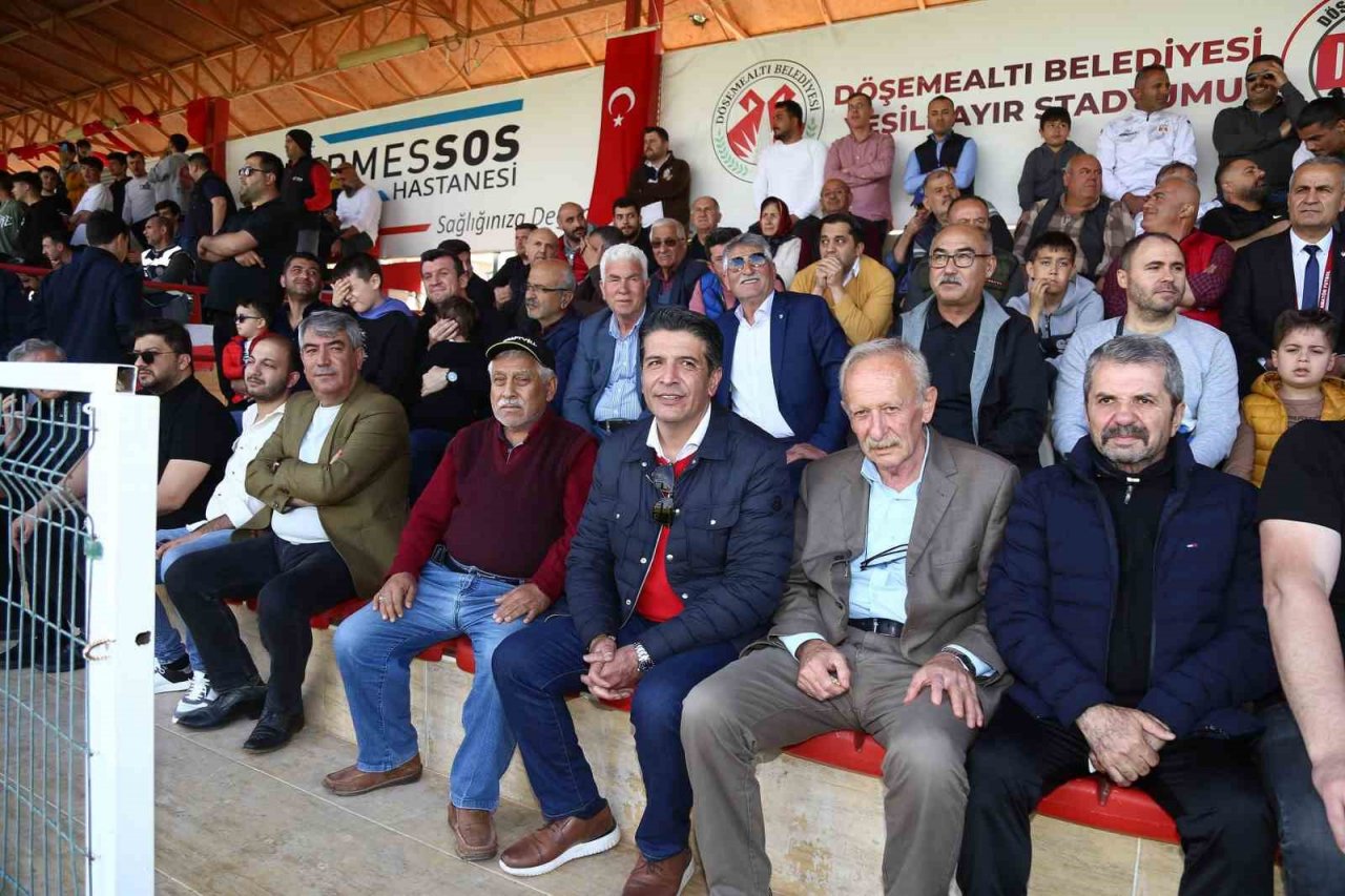 Döşemealtı, galibiyetle başladı