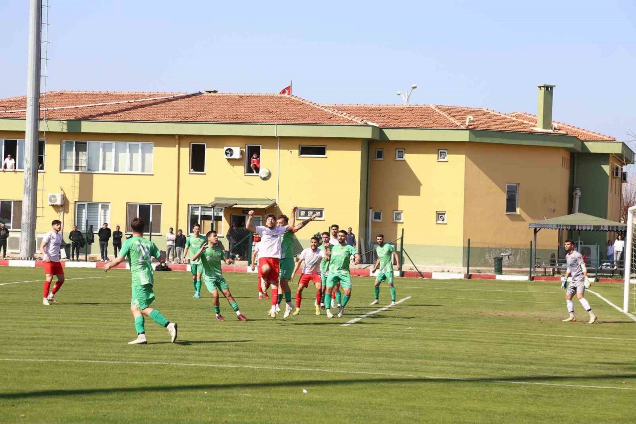 Döşemealtı, galibiyetle başladı