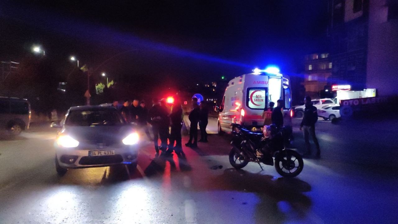 U dönüşü yapan otomobil ile motosiklet çarpıştı: 1 yaralı