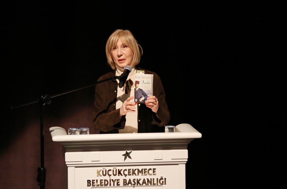 Gazeteci-Yazar Ayşe Kulin, Küçükçekmeceli kadınlarla buluştu