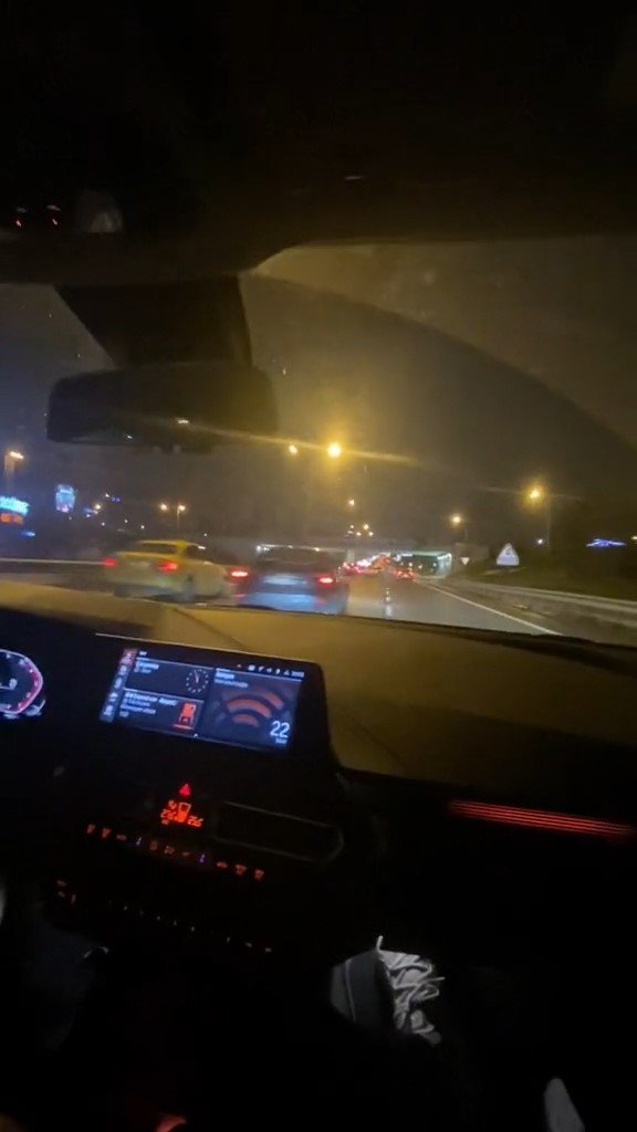 Makas atarak ilerledi, arkadaşı kayda aldı