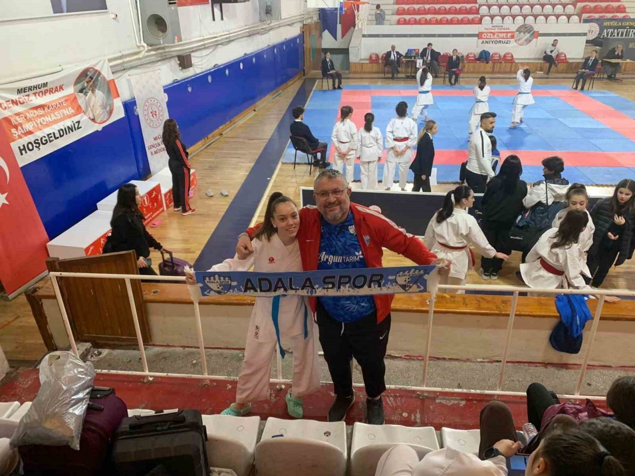 Adalasporlu karateciler Muğla’dan 15 madalya ile döndü