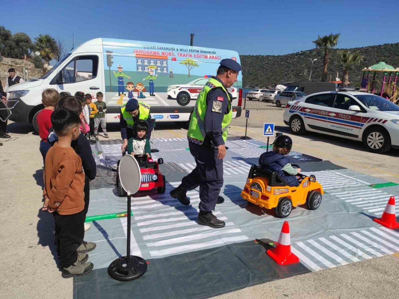 Jandarmadan miniklere trafik eğitimi