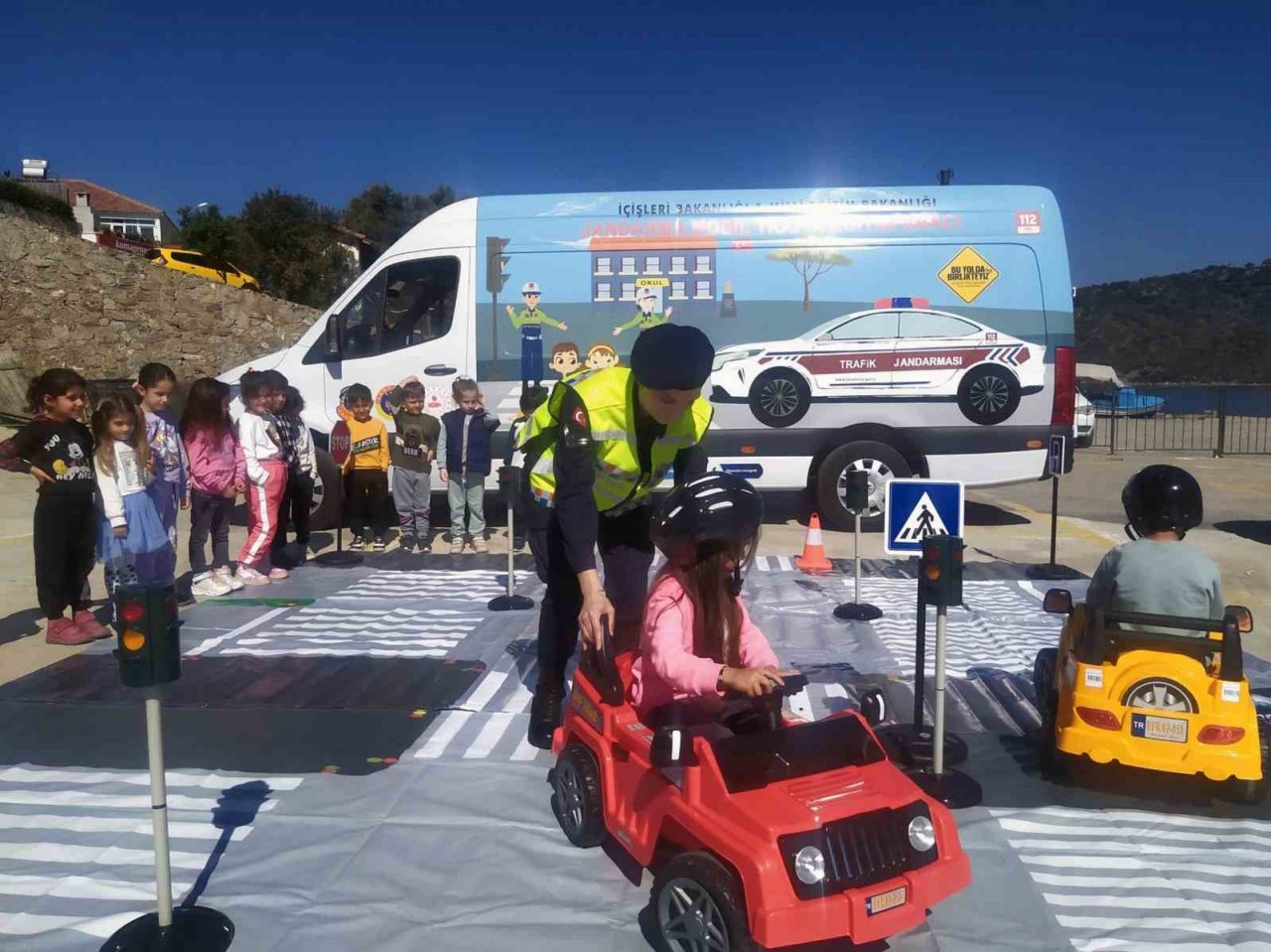 Jandarmadan miniklere trafik eğitimi