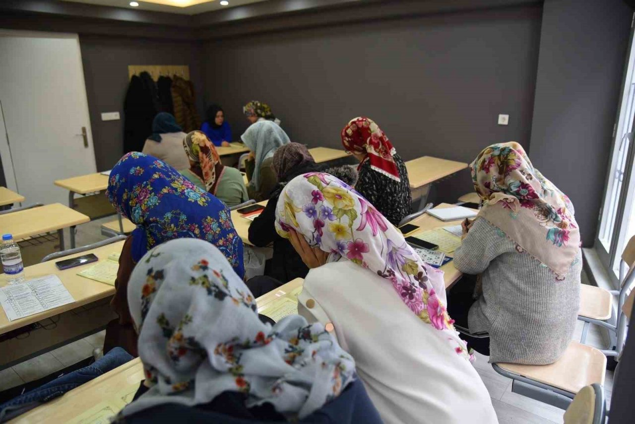 Muradiye Hanımlar Lokalinde kurslara yoğun ilgi