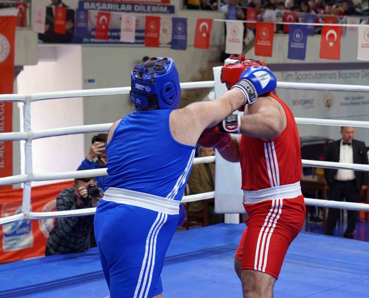 Ortaca’da Türkiye gençler ferdi boks şampiyonası