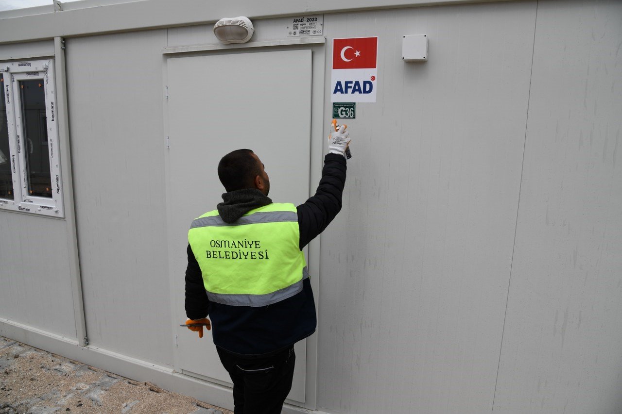 Osmaniye’de bin 28 konteyner yerleştirildi, tabelalar asıldı