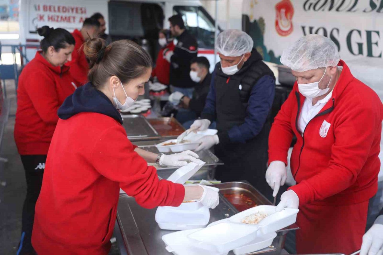 Başkan Yıldızkaya, gönül sofralarında vatandaşlarla buluşmaya devam ediyor