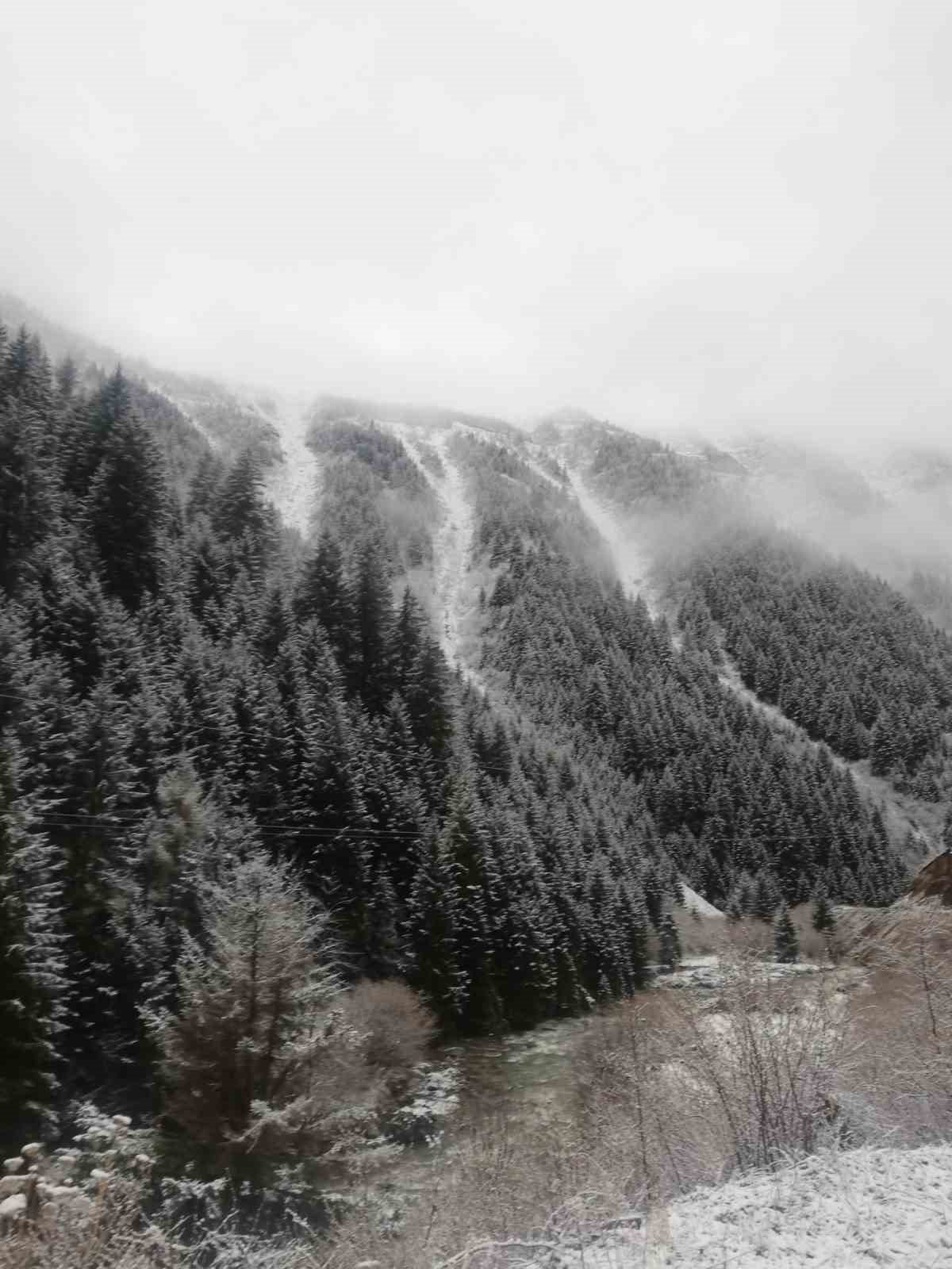 Anzer Yaylası’na bahar karı