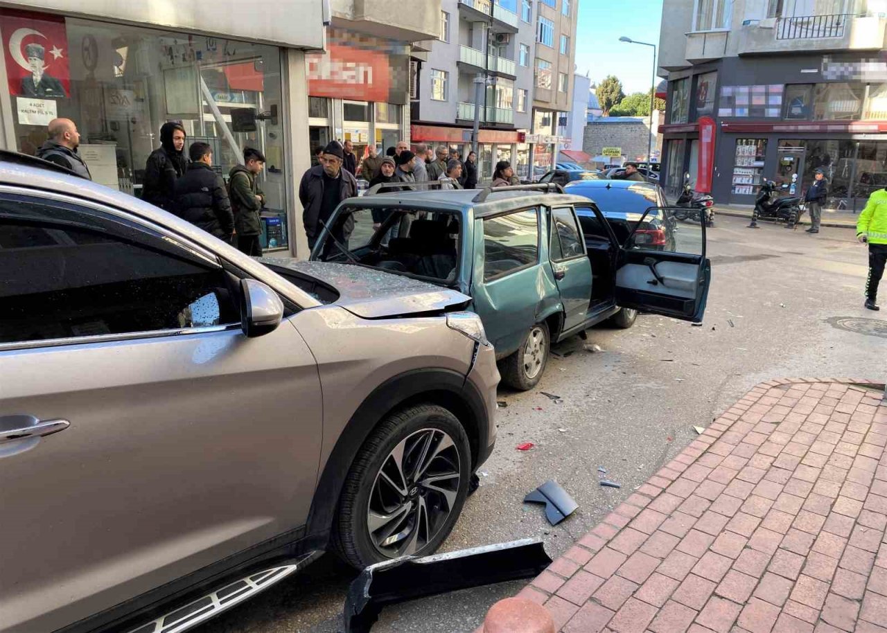 Sinop’ta 4 aracın karıştığı kazada 1 yaralı
