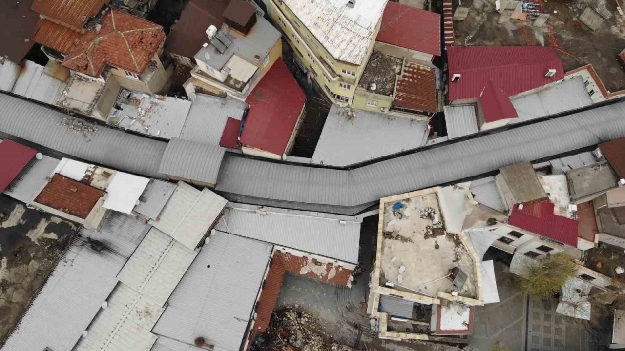 1500’lü yıllarda inşa edildi, depremde hasar gördü: Kapalı çarşı esnafı şimdi konteyner çarşıda