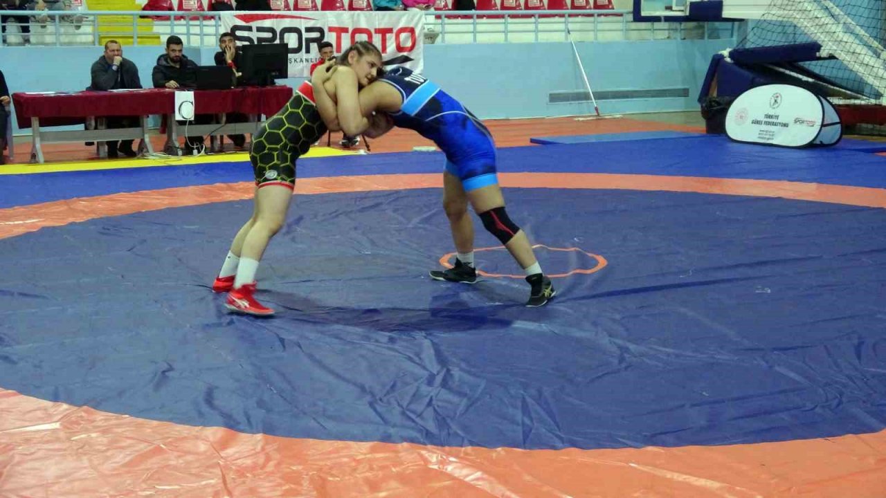 17 Yaş Altı Kadınlar Güreş Türkiye Şampiyonası heyecanı Yozgat’ta başladı