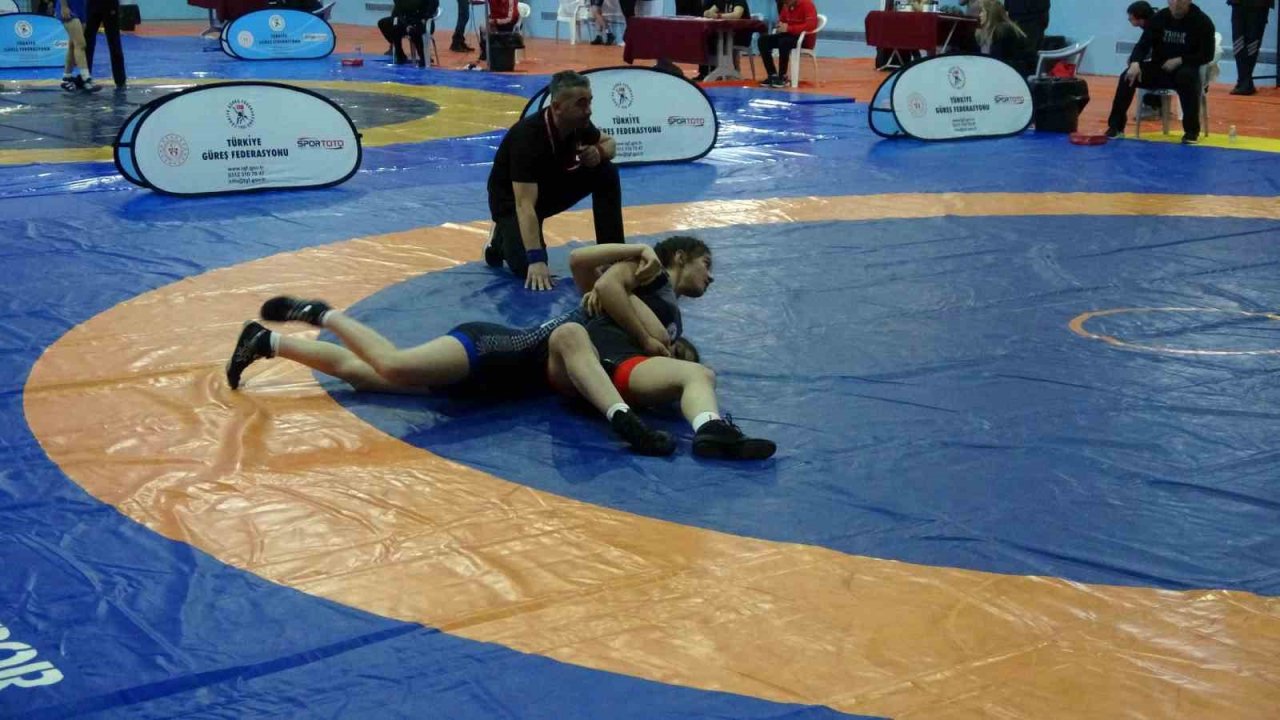 17 Yaş Altı Kadınlar Güreş Türkiye Şampiyonası heyecanı Yozgat’ta başladı