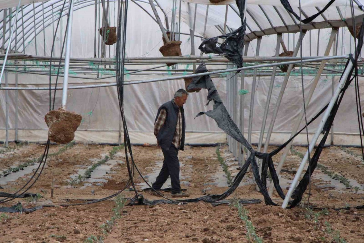 Amasya’da fırtına seraları ve pazarı vurdu