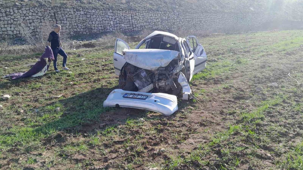 Otomobil uçuruma yuvarlandı: 1 yaralı