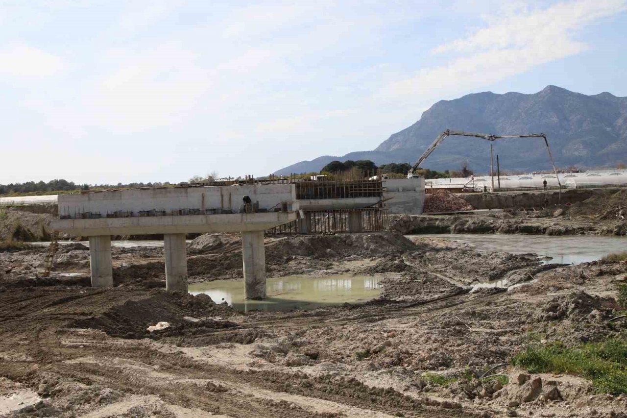 Patara Köprüsü yapım çalışmaları devam ediyor