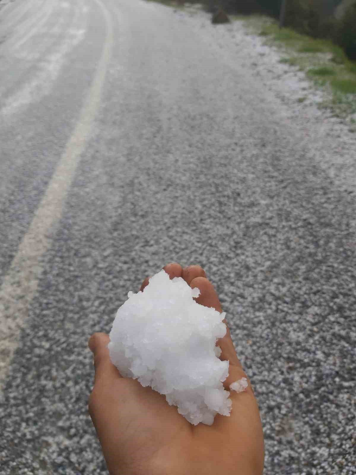 Aydın’ın yüksek kesimlerinde dolu yağışı etkili oldu