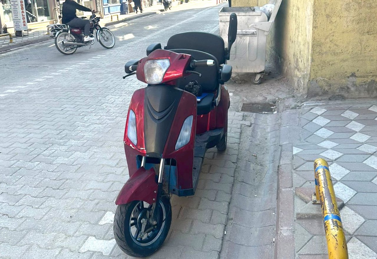 Şüphe üzerine durdurulan motosiklet çalıntı çıktı