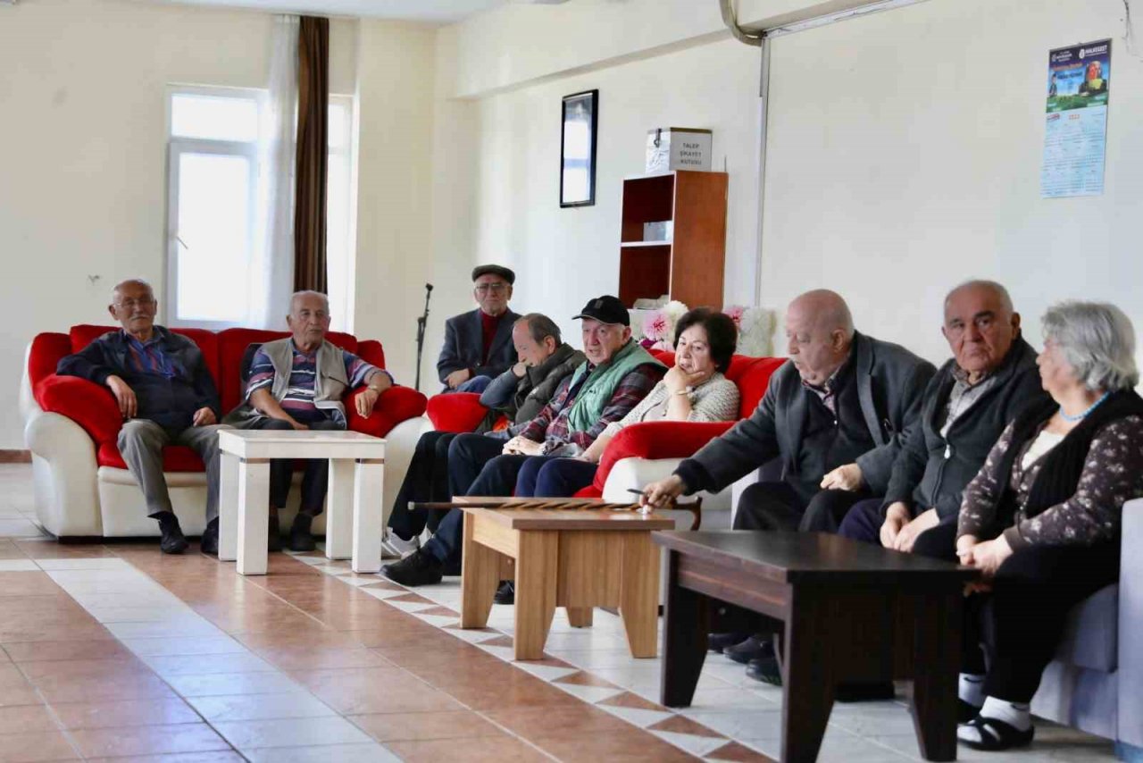 Başkan Atabay, Huzurevi’nde yaşlılar ile bir araya geldi