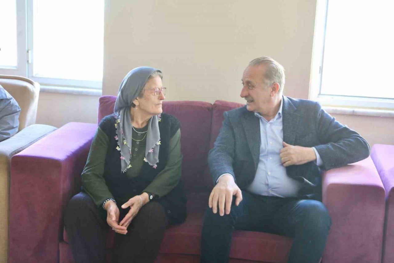 Başkan Atabay, Huzurevi’nde yaşlılar ile bir araya geldi