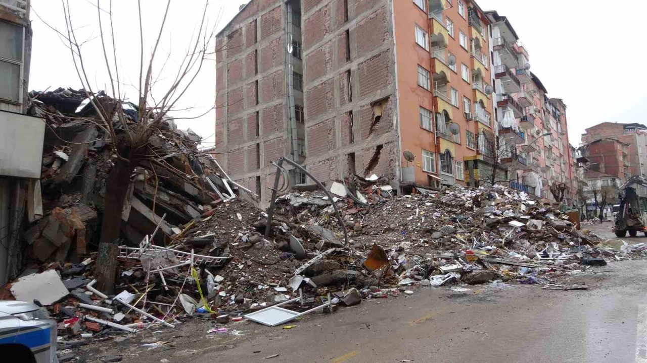 Depremde kaybettiği annesinin ısrarı hayatını kurtardı