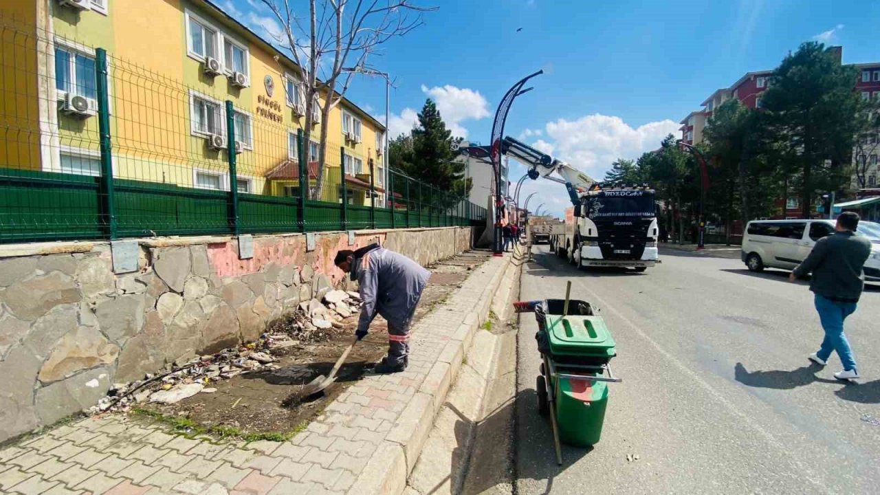 Kaldırımdaki beton bariyerler kaldırıldı