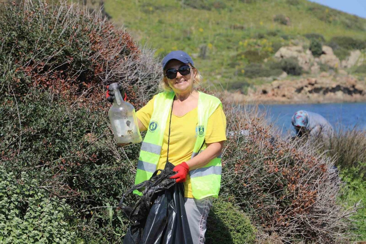 Küdür Yarımadası’nda sahil temizliği yapıldı
