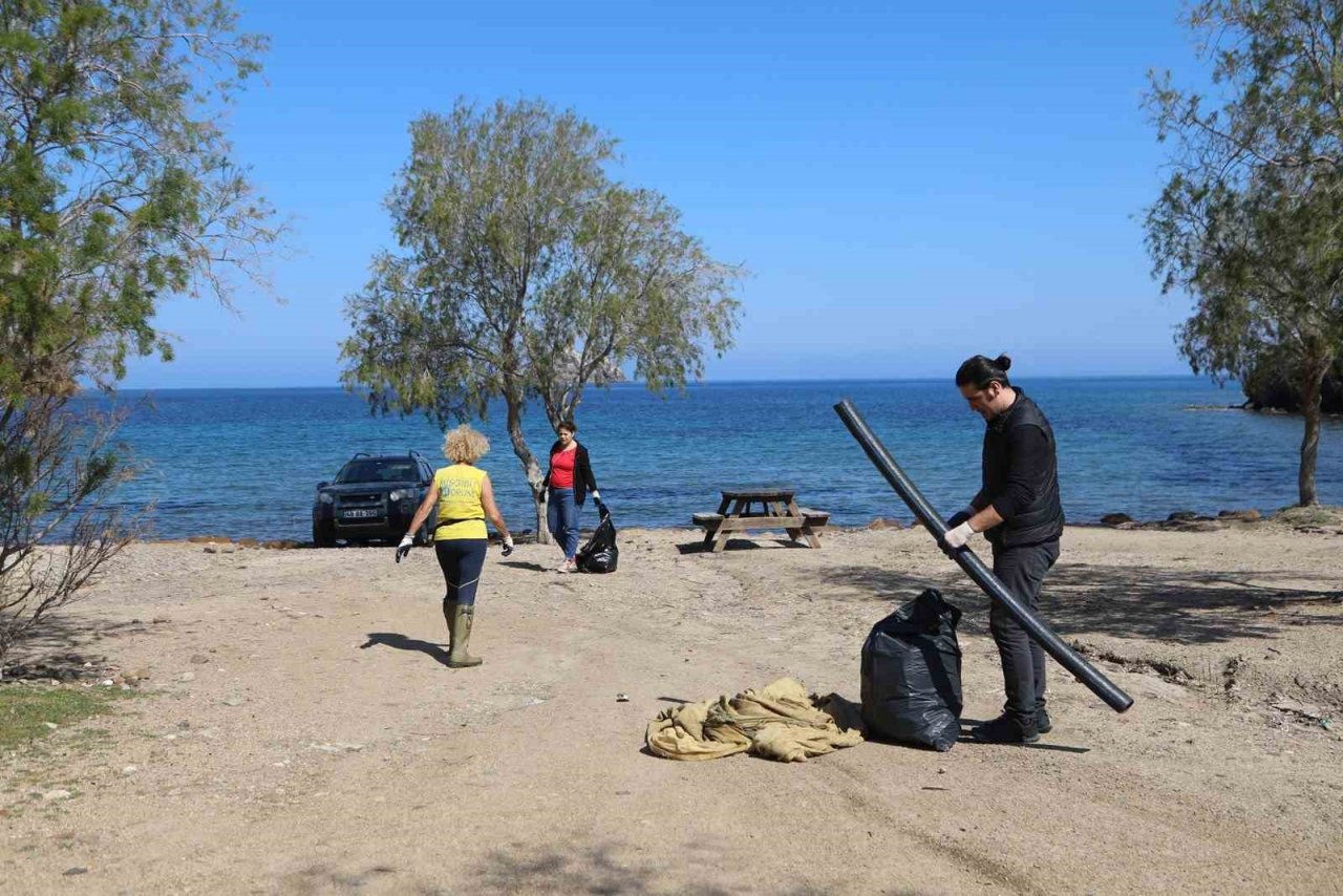 Küdür Yarımadası’nda sahil temizliği yapıldı