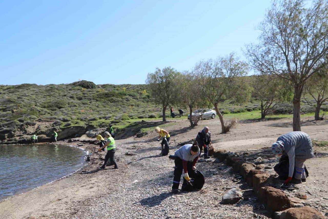 Küdür Yarımadası’nda sahil temizliği yapıldı