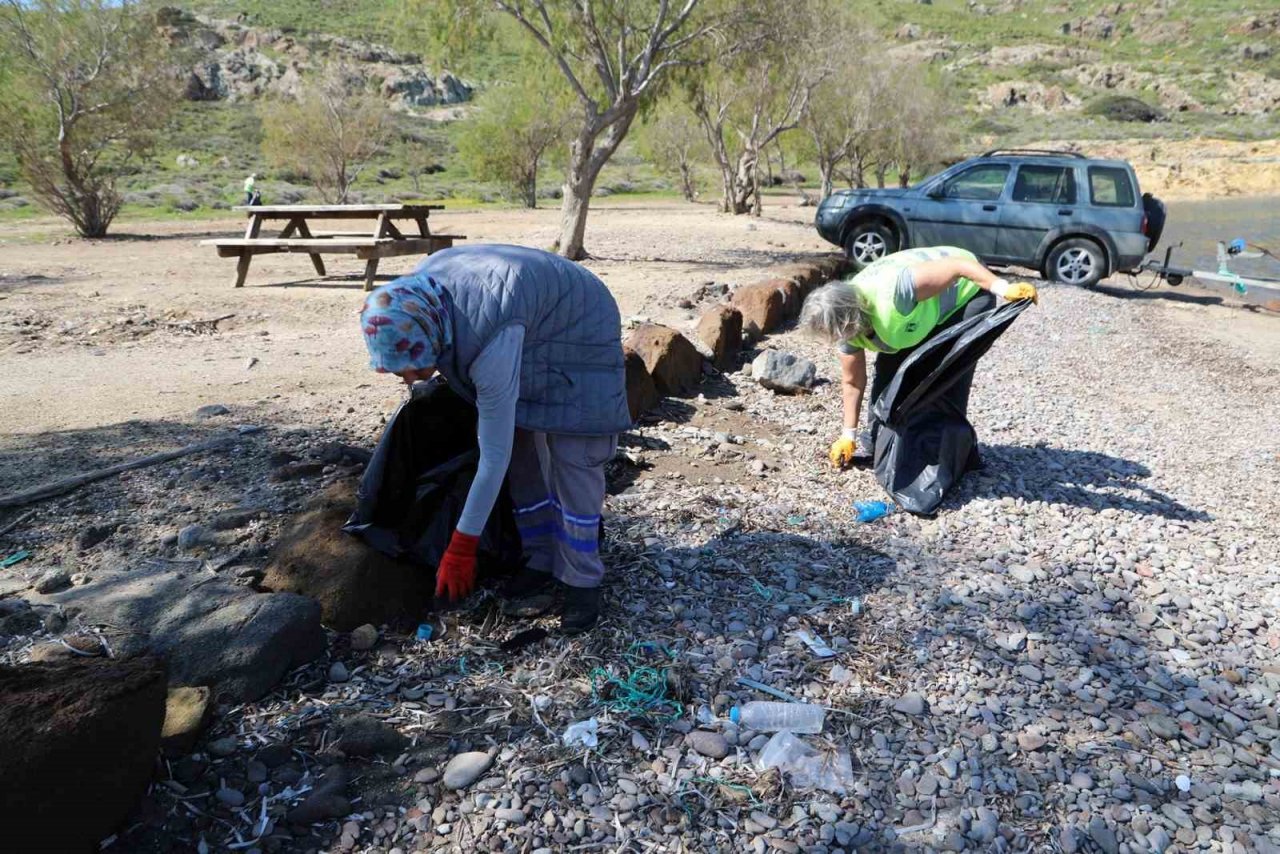 Küdür Yarımadası’nda sahil temizliği yapıldı