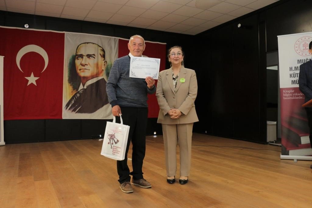 En çok kitap okuyan öğrenciler ödüllendirildi