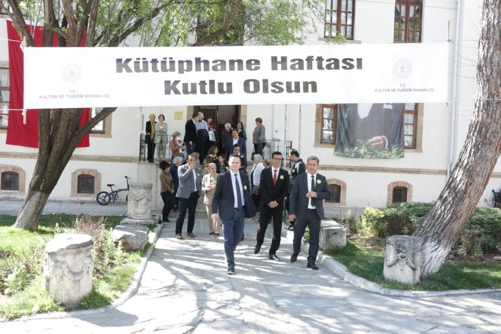 En çok kitap okuyan öğrenciler ödüllendirildi