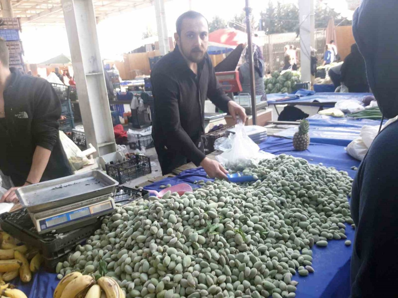 Çağla-bademi kilosu 100 liradan tezgaha indi