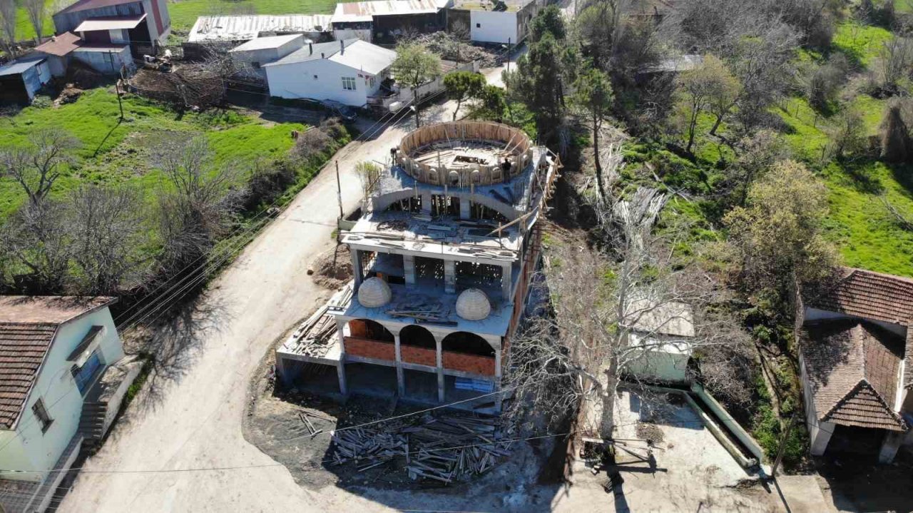 Depreme dayanıksız 61 yıllık köy camisinin yerine Osmanlı mimarisiyle yenisi yapılıyor